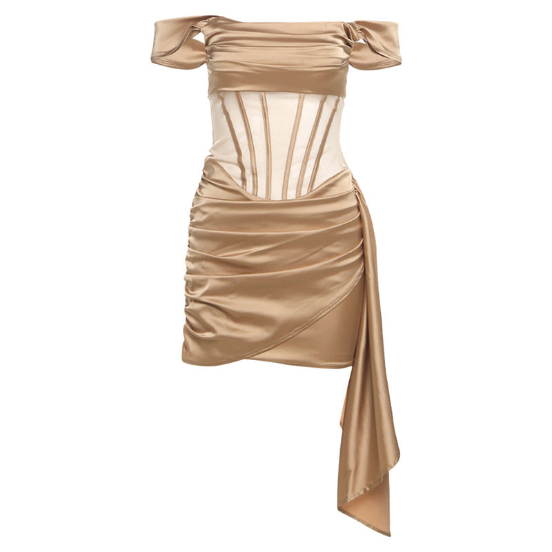 Dame elegant cocktailkjole med skulderfri silhuet og raffinerede flæsedetaljer Stilla