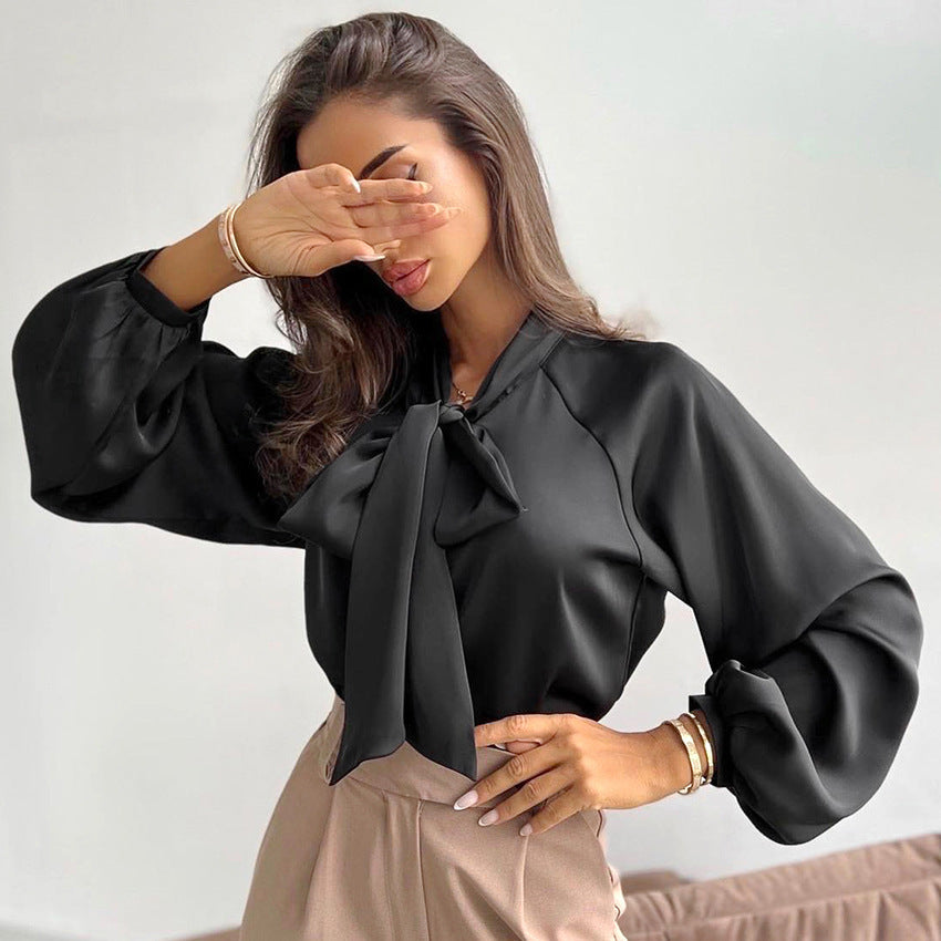 Dame elegant bluse med smart indpakningsdesign og brede ærmer Stilla