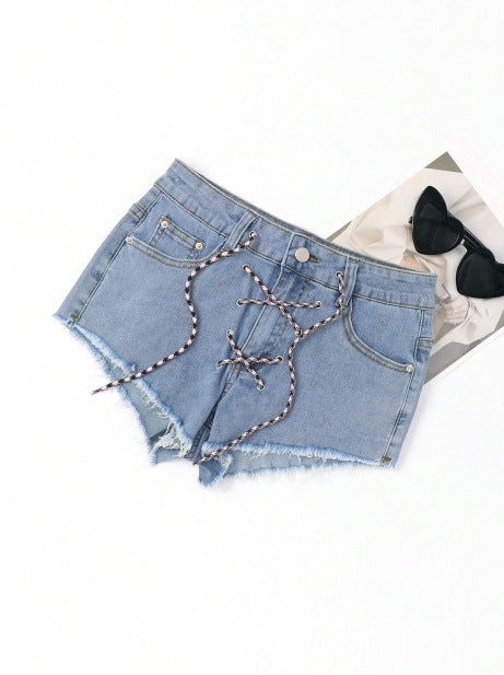 Dame Denim-shorts med snøredetalje og frynset søm Stilla