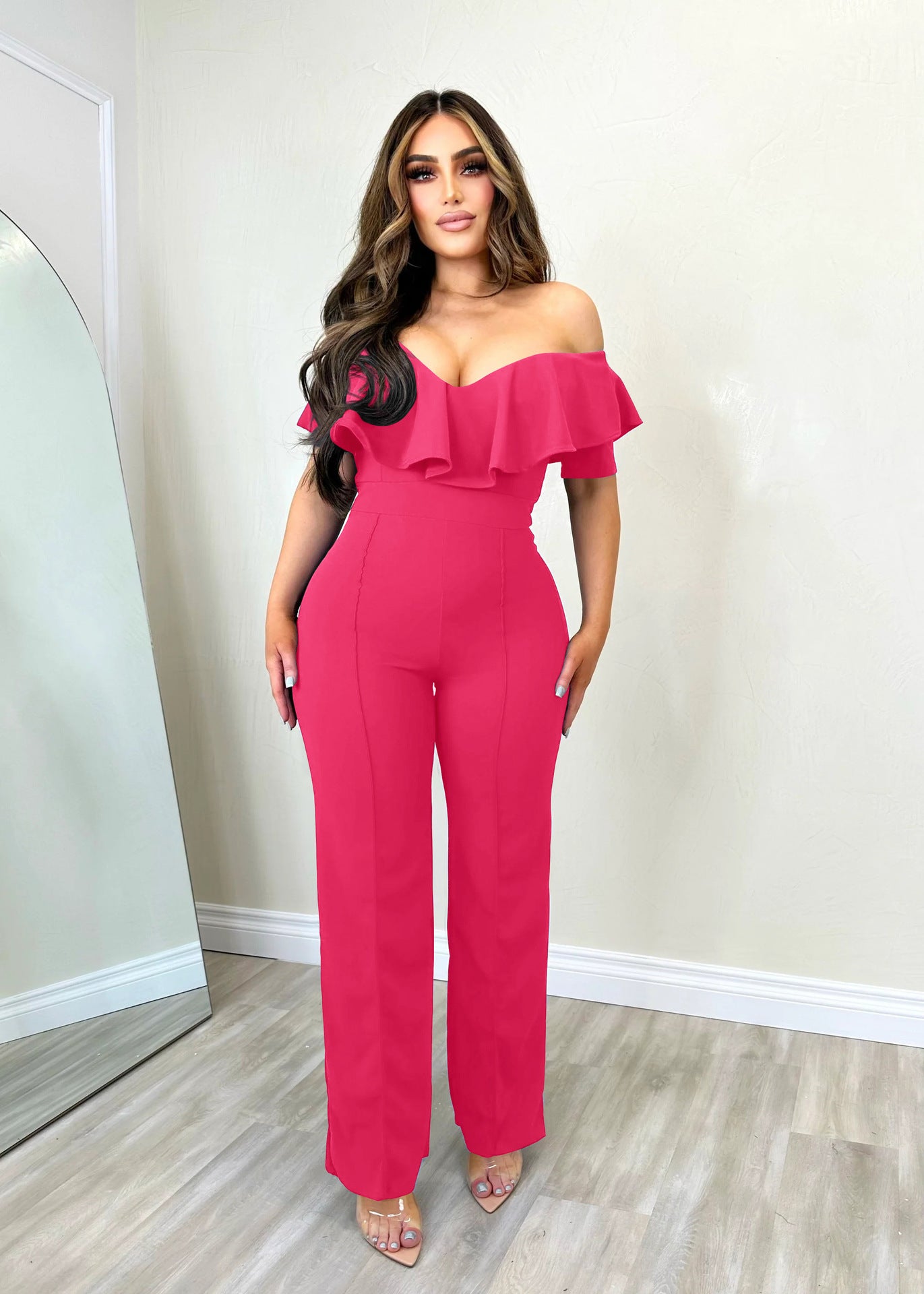 Dame elegant jumpsuit med flæset udskæring Stilla