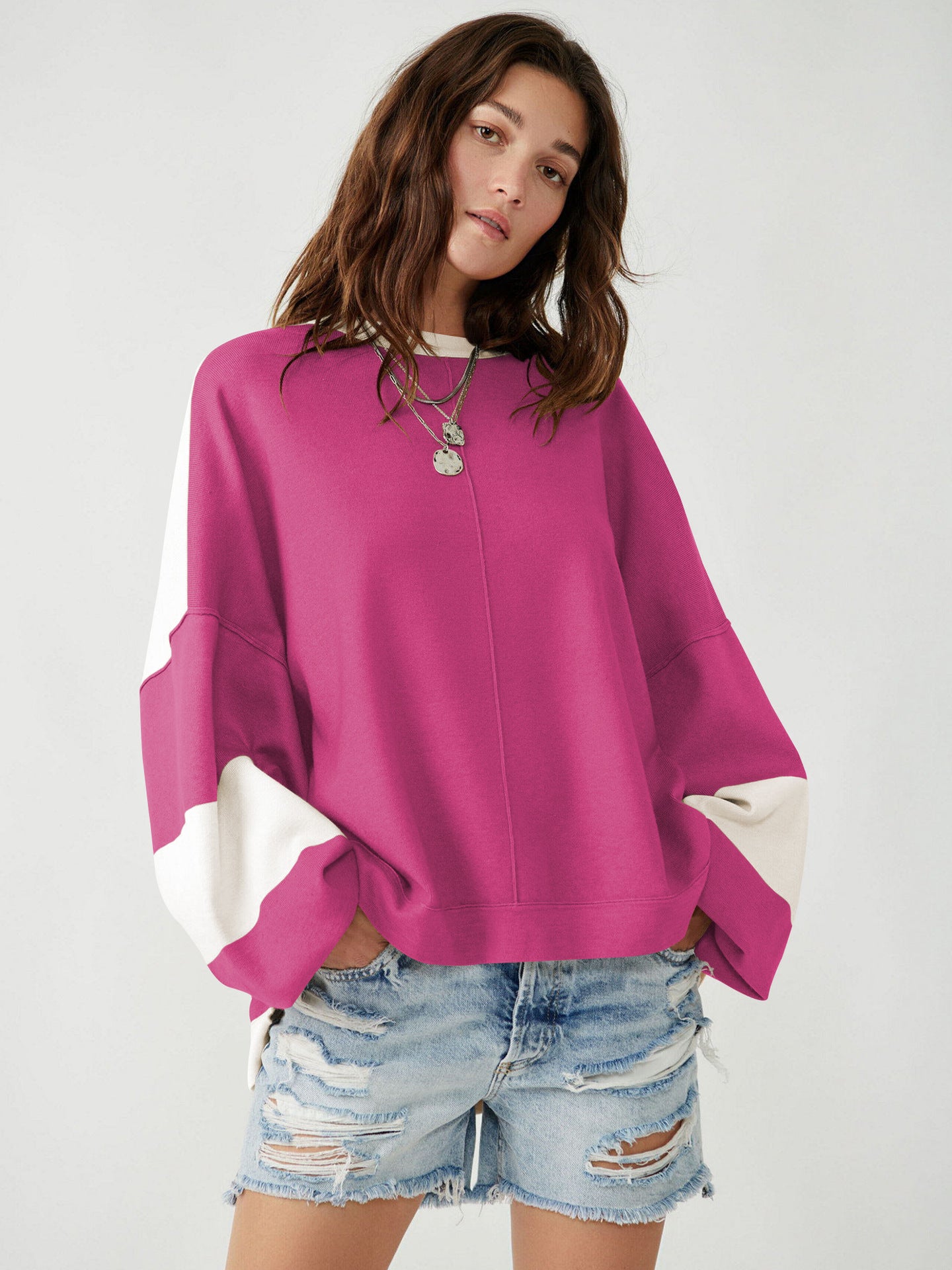 Dame afslappet oversized sweater med moderigtigt farveblokdesign og blødt stof Stilla