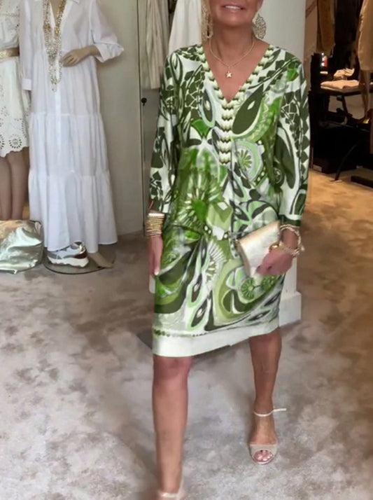 Dame elegant fritidskjole med V-udskæring og farverigt mønster Stilla