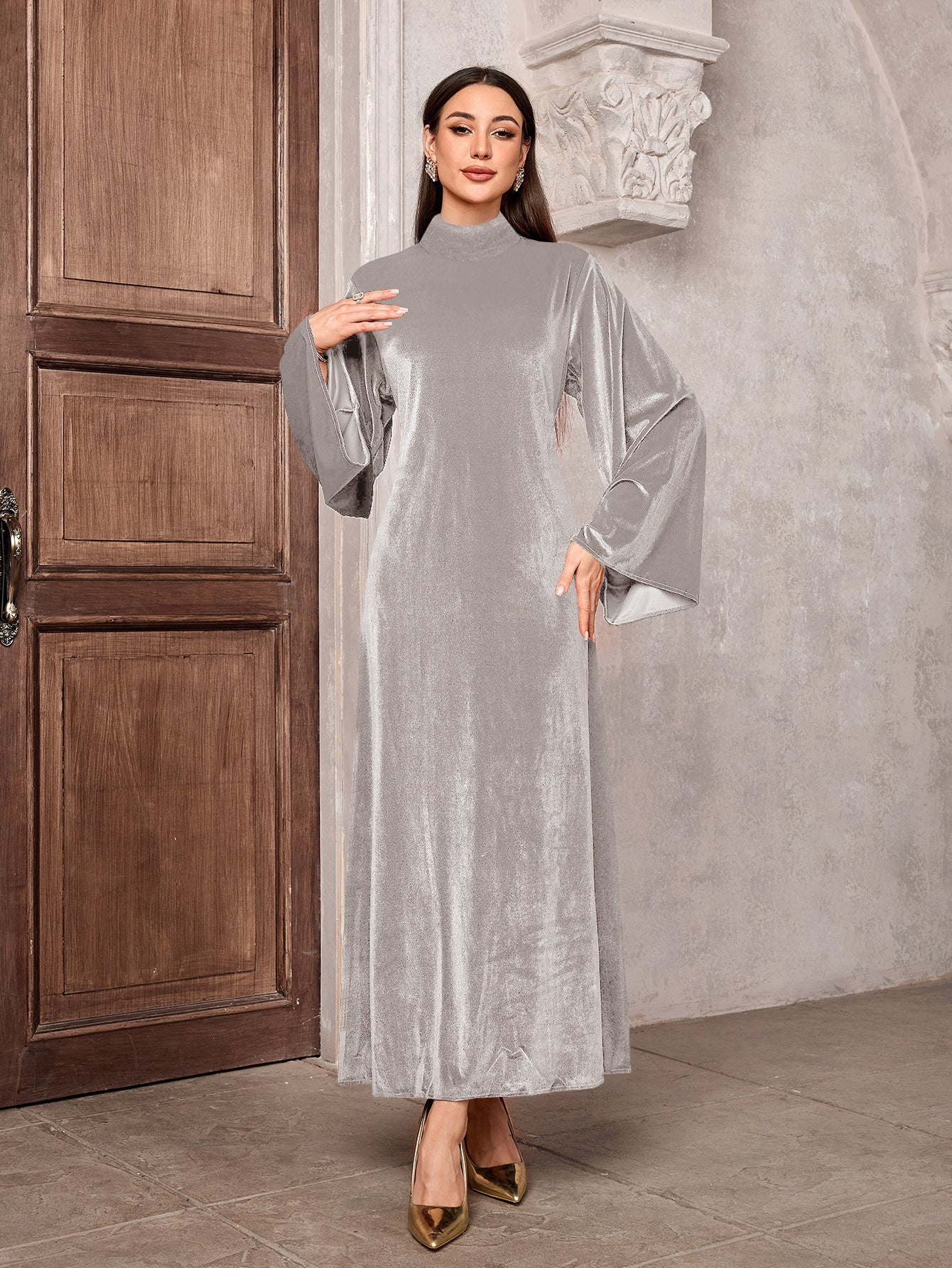 Dame elegant fløjl maxi kjole med høj krave og vide udskårne ærmer Stilla