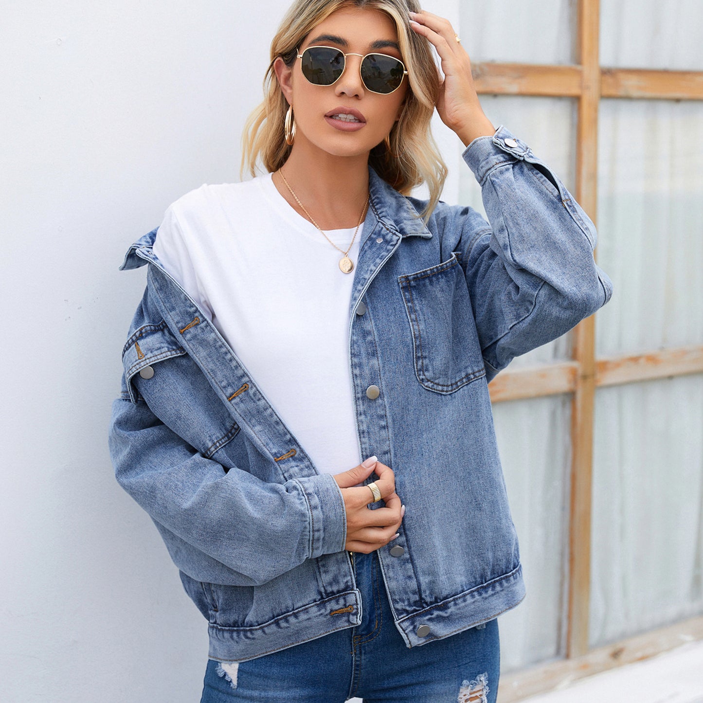 Dame denim skjortejakke med stilfuldt Leo-mønster og praktiske lommer Stilla