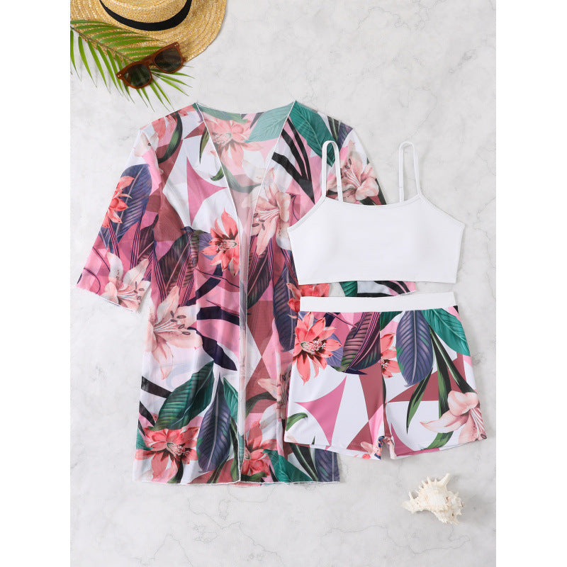 Dame Strand-outfit med floral kimono, crop-top og shorts Stilla