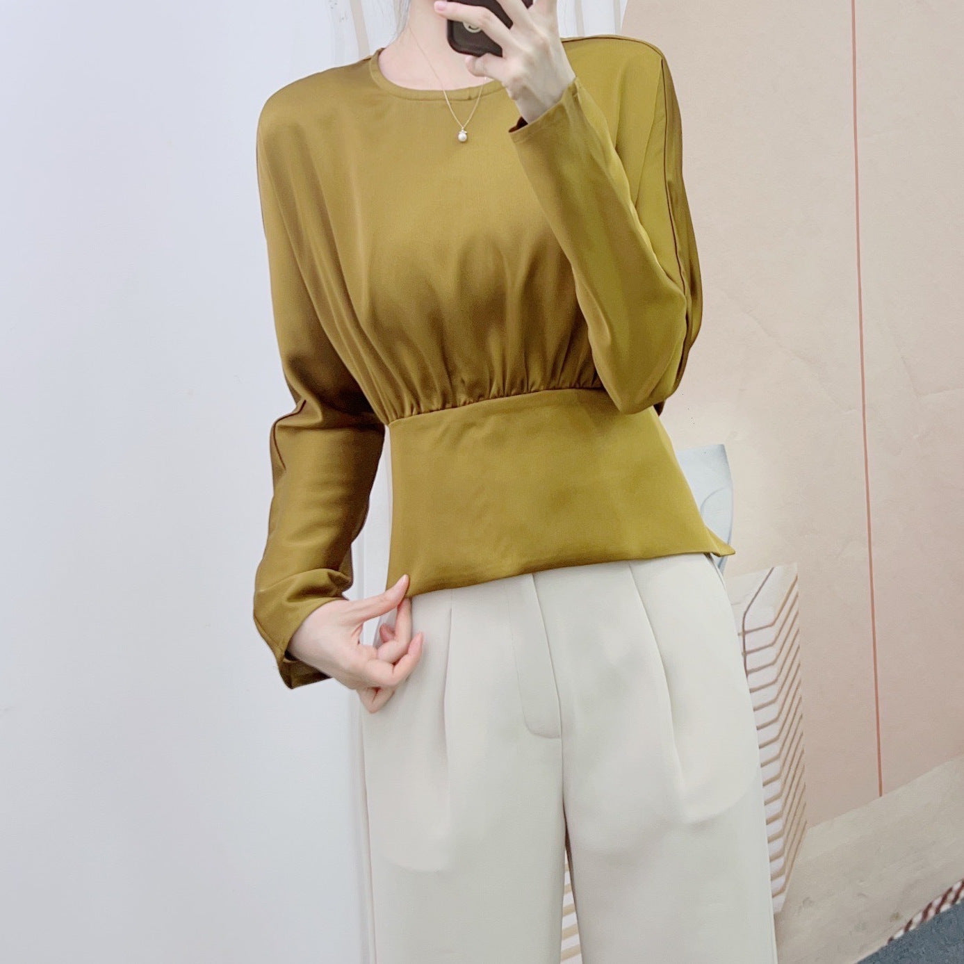 Dame elegant bluse med sløjfebånd og let stof Stilla