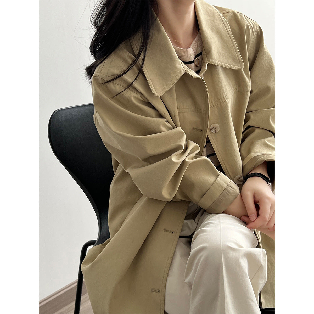 Dame afslappet overgangsjakke med knap-front og dyb krave Stilla