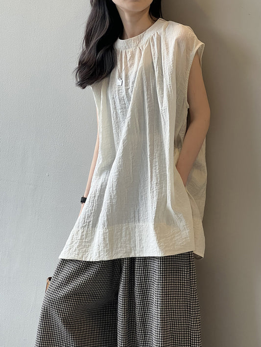 Dame afslappet langærmet top med fin plisseret lukning og V-hals Stilla