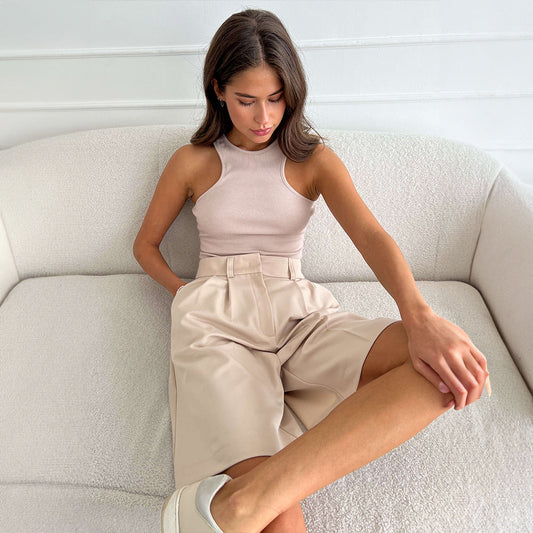 Stilla | Klassiske Knælange Shorts Beige