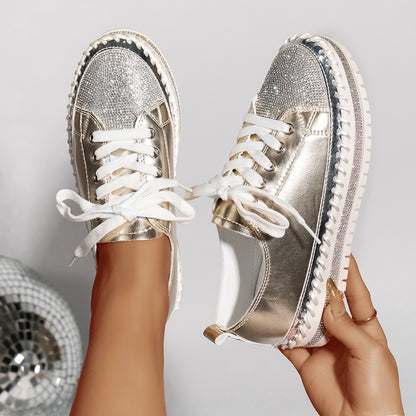 Dame sporty sneakers med skinnende overflade og trendy platform Stilla