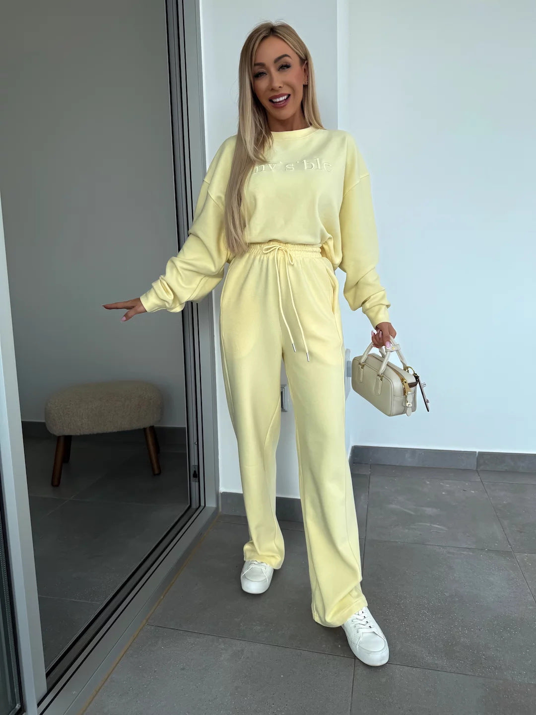 Dame afslappet fritids-sæt med oversized sweatshirt og joggebukser Stilla