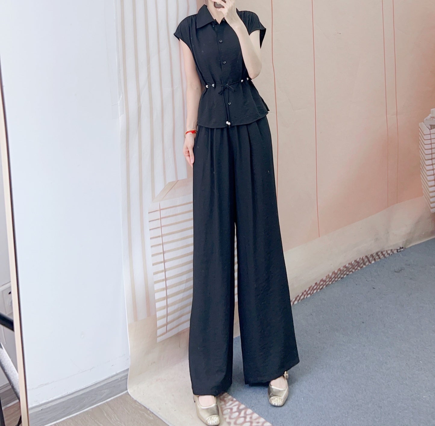 Dame jumpsuit med taljerbart design og elegante knapdetaljer Stilla