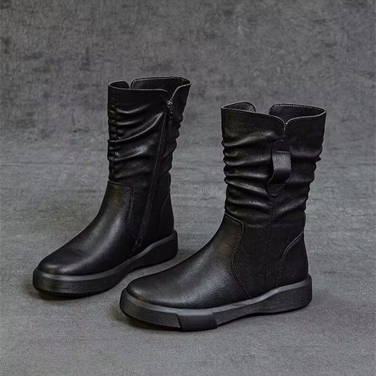 Dame afslappede støvletter med sidelukning og moderne plisseret design Stilla