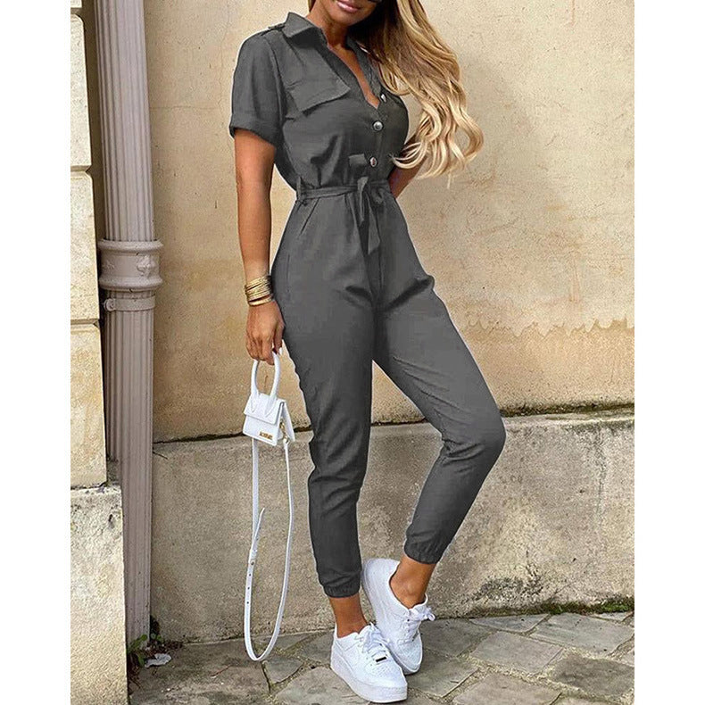 Dame Elegant Jumpsuit med knapdetaljer og taljerbar snit Stilla