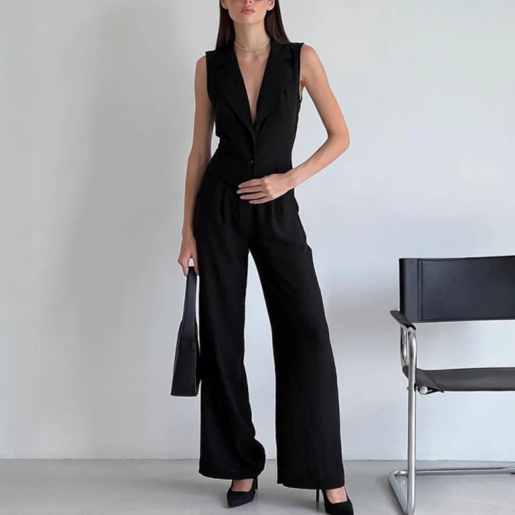 Dame raffineret jumpsuit med figursyet snit og elegant V-udskæring Stilla