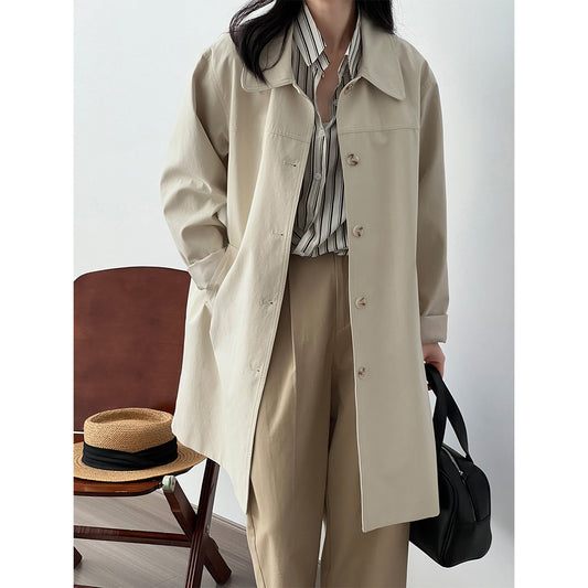 Dame afslappet overgangsjakke med knap-front og dyb krave Stilla