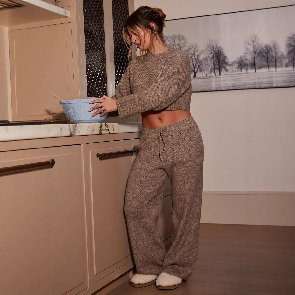 Dame afslappet og komfortabel strik sæt med cropped sweater og brede bukser Stilla