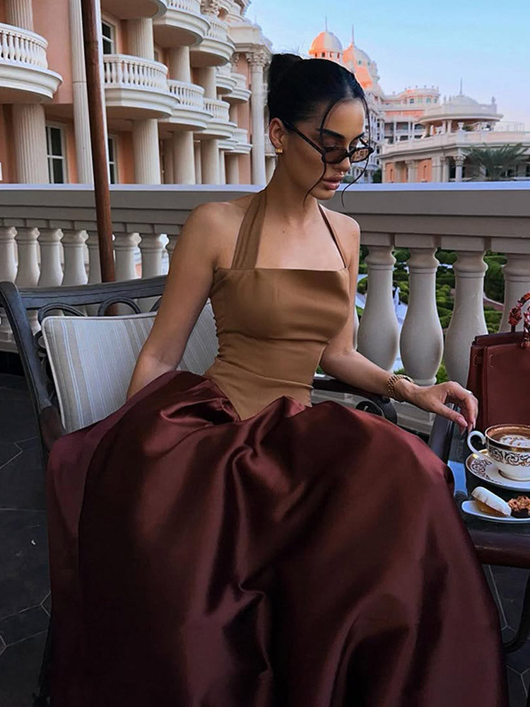 Dame Elegant aftenkjole med smart stropdesign og flydende skørt Stilla