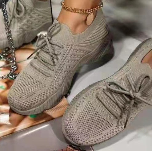 Dame mode letvægts sneakers med åndbart strikoverdel og skridsikker sål Stilla