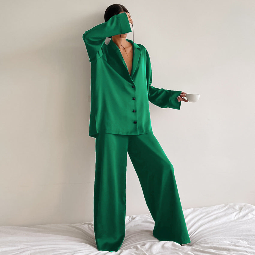 Dame Satin Pyjama-sæt med elegant V-udskæring og brede ben Stilla