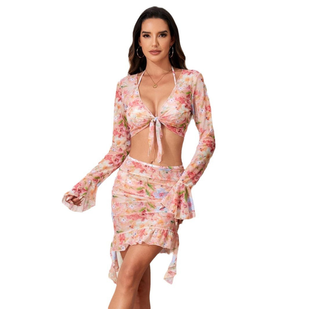 Dame Crop-Top og Wrap Skirt Sæt med blomstret design og flæsedetaljer Stilla