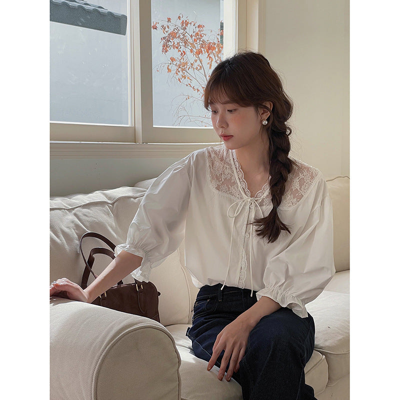 Dame afslappet bluse med spidsdetaljer og svajende nederdel Stilla