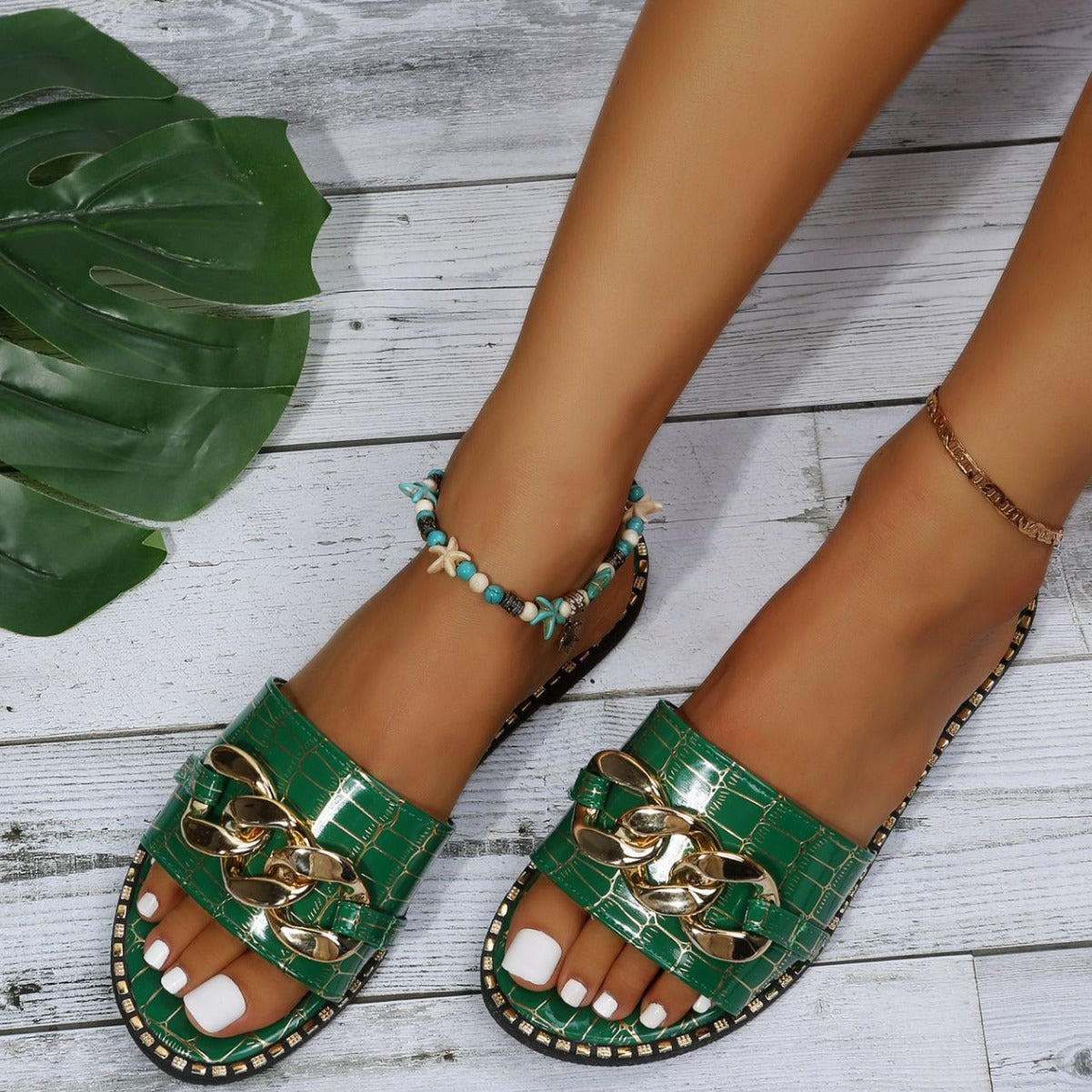 Dame åbne pantoletten med luksuriøs kædeaccent og blød krokodilleprægning Stilla