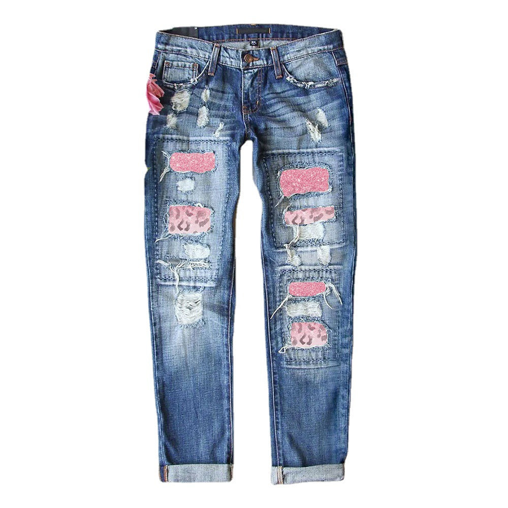 Damejeans med modiske applikationer og destroyed-detaljer Stilla