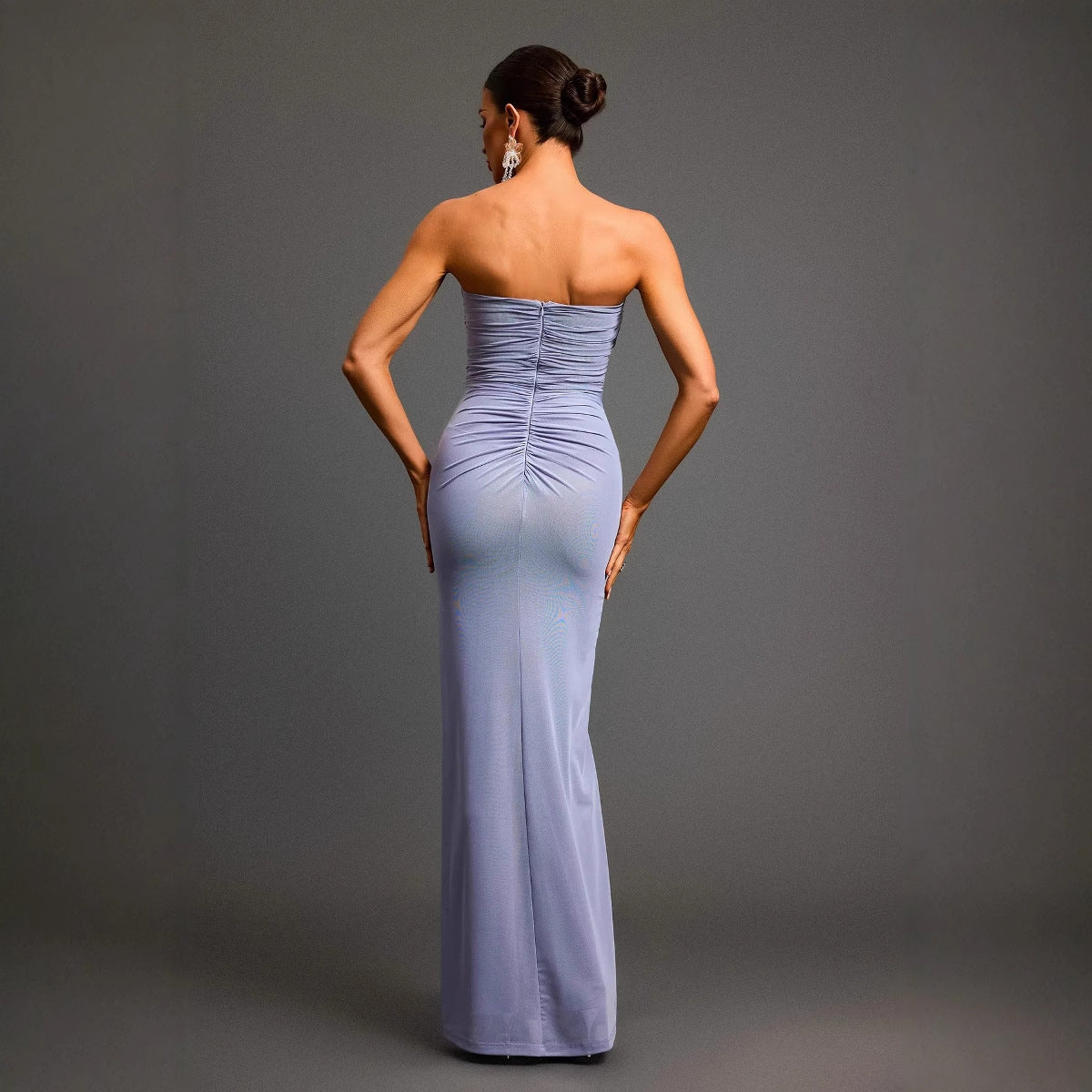 Dame elegant bustierkjole med blomsterdekoration og figursyet snit Stilla