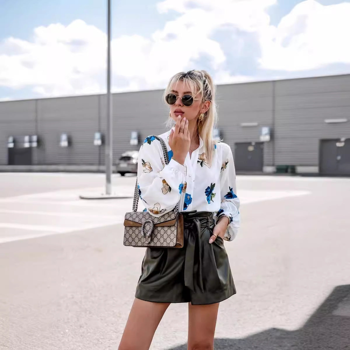 Dame elegant bluse med blomsterprint Stilla