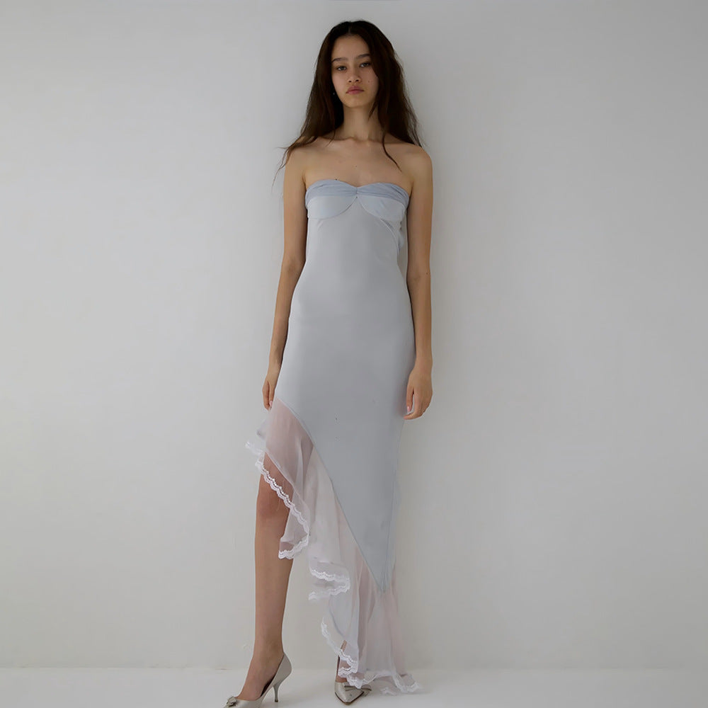 Dame Elegant aftenkjole i flydende materiale med asymmetrisk kant og lace accenter Stilla