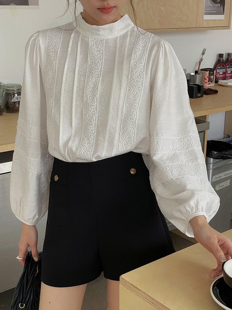 Dame elegant bluse med ruffle detaljer og plisserede ærmer Stilla