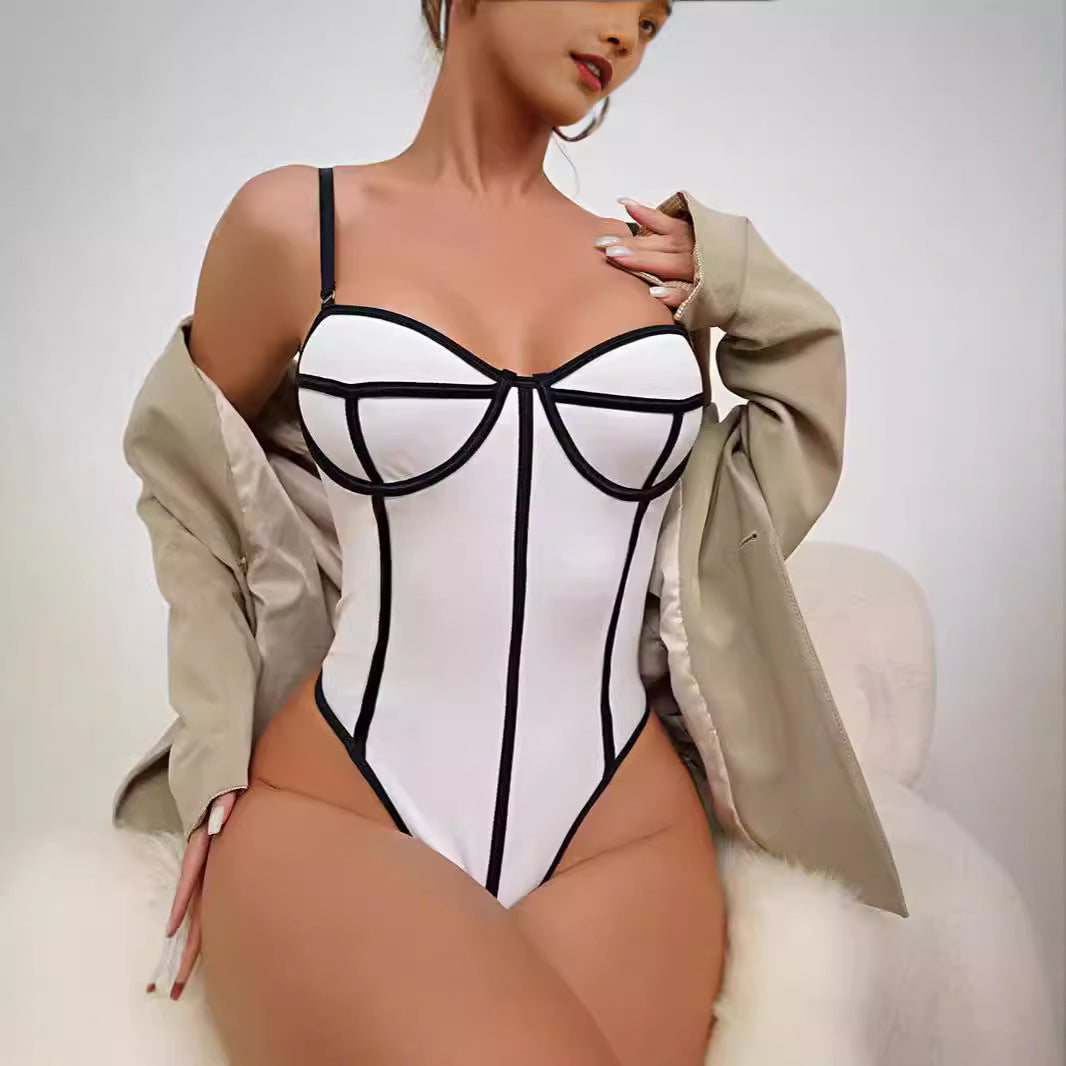 Dame designer bodysuit med kunstnerisk snit og fine detaljer Stilla