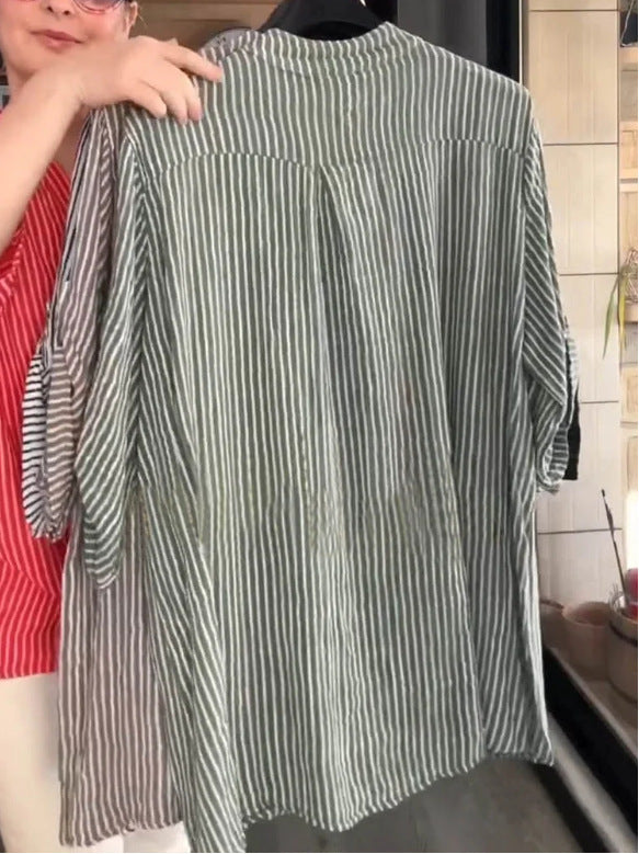 Dame afslappet bluse med knaplukning og stribemønster Stilla