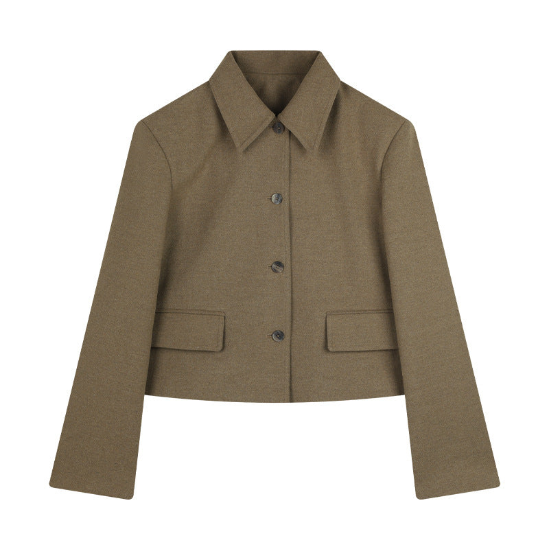 Dame afslappet kort jakke med knapbar krave og praktiske lommer Stilla