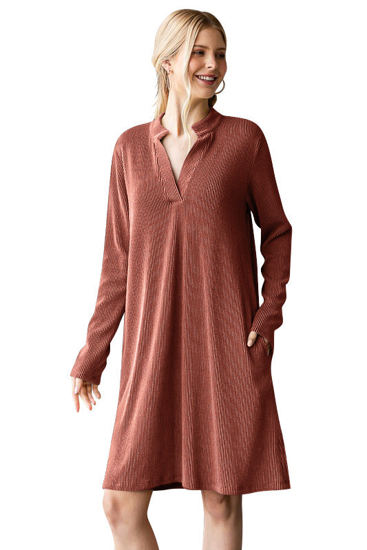 Dame afslappet fritidskjole med struktureret stof og praktiske lommer Stilla