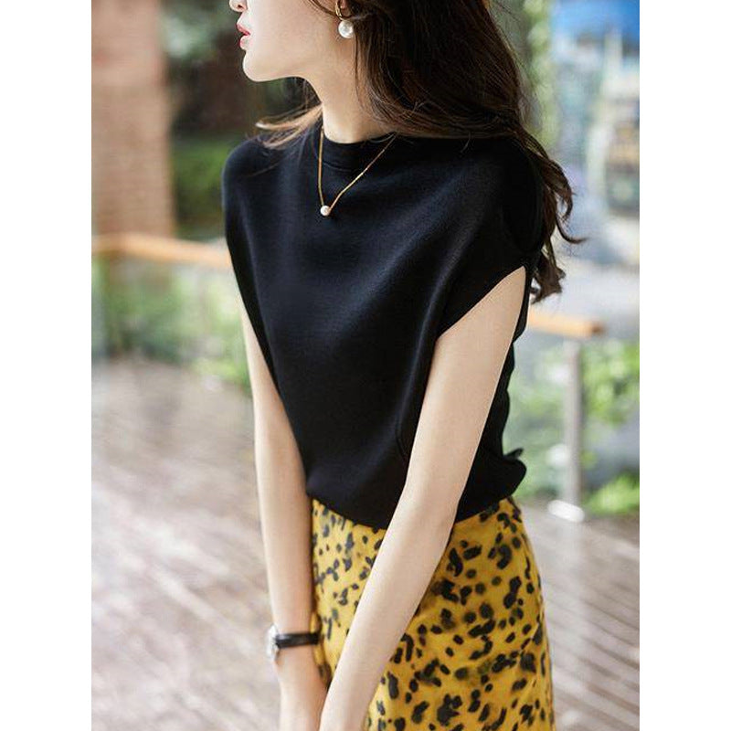 Dame elegant højhalset top med korte ærmer og fin struktur Stilla