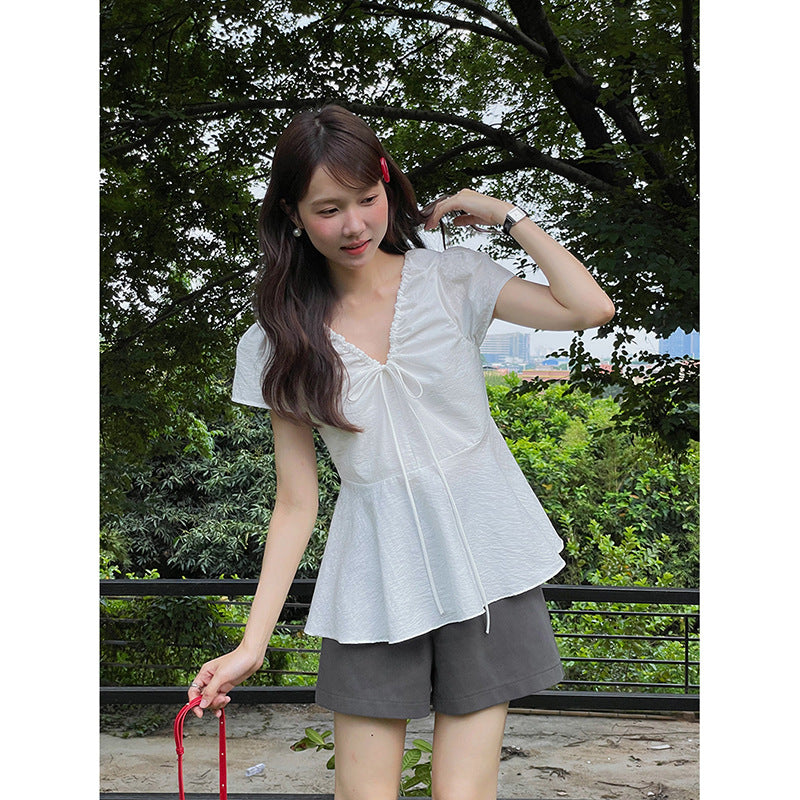 Dame elastisk blusestop med flæsedetalje og dekorativt bånd Stilla