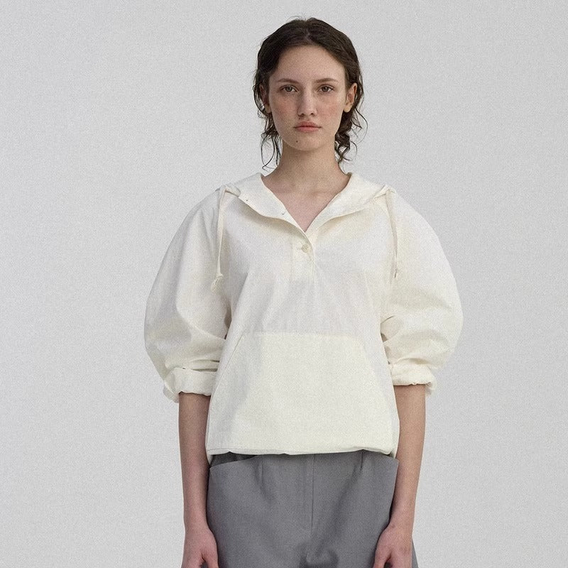 Dame afslappet hættejakke med voluminøse ærmer og moderne snit Stilla