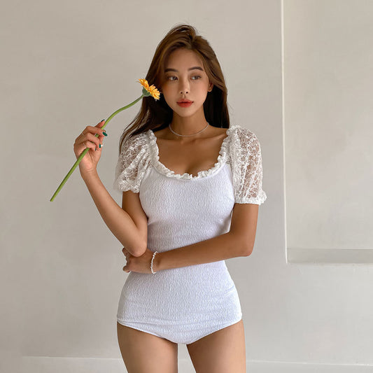 Dame elegant badedragt med fine puffærmer og romantisk flæse design Stilla