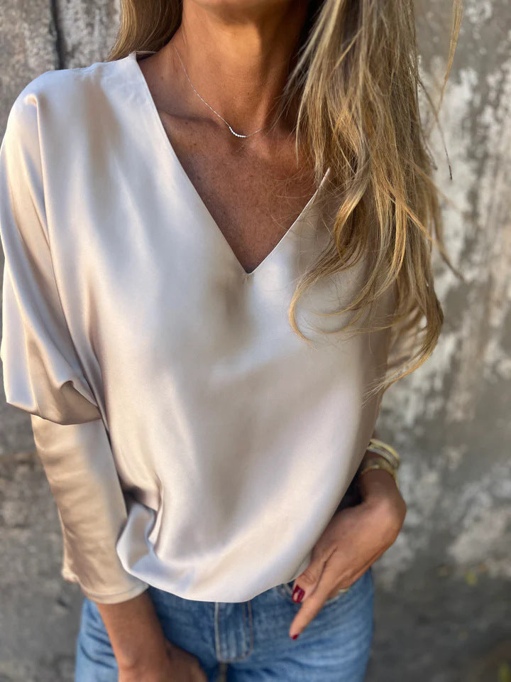 Dame afslappet bluse med dyb V-udskæring og bred pasform Stilla