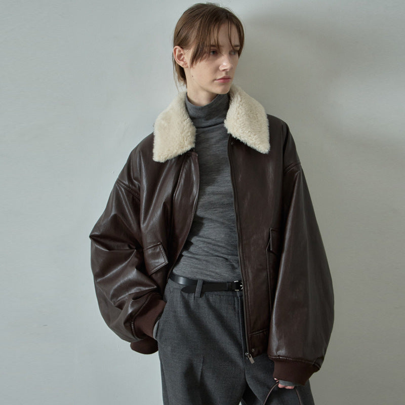 Dame afslappet læderjakke med teddykrave og løs pasform Stilla