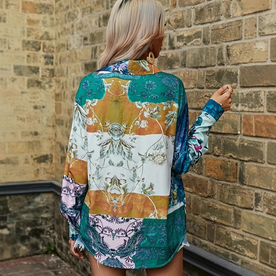 Dame dekorativ og legesyg designet bluse i patchwork-stil Stilla