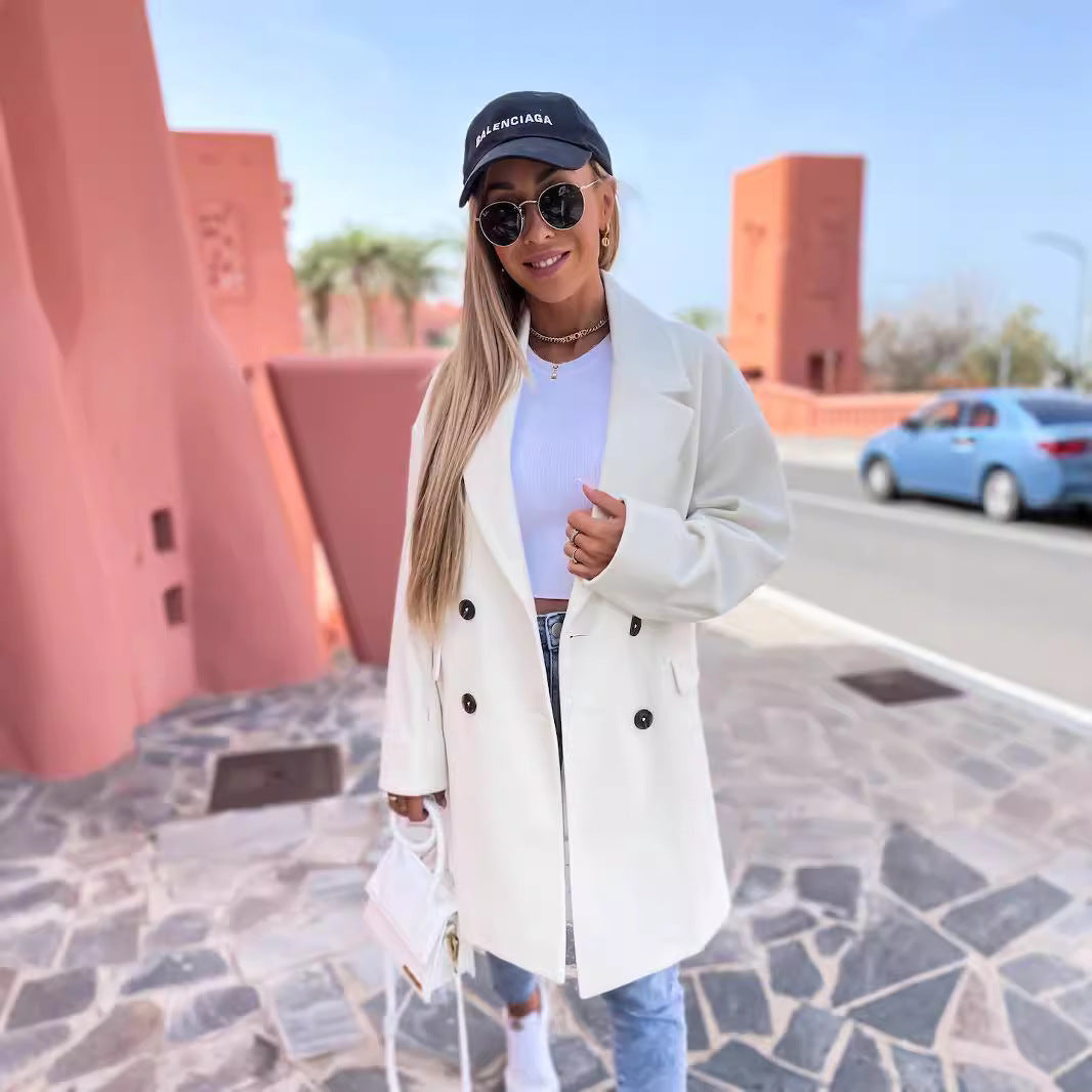 Dame elegant dobbeltknapfrakke med oversized snit og stilfulde detaljer Stilla
