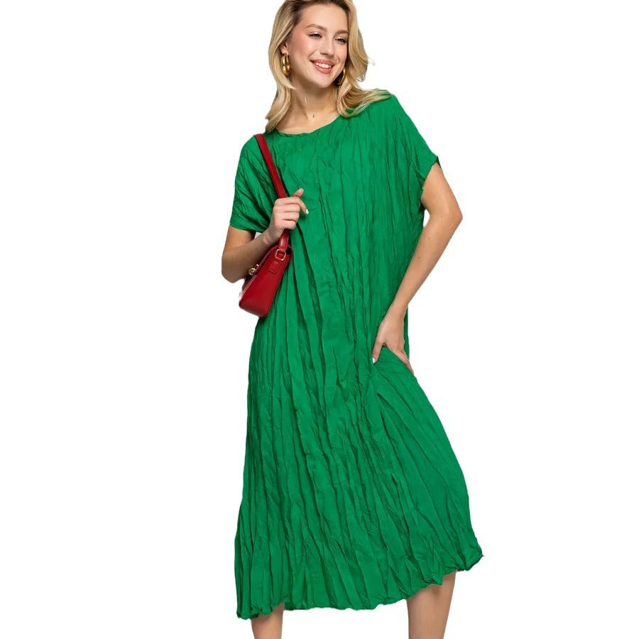 Dame afslappet midikjole i let stof med plissering og kort ærme Stilla