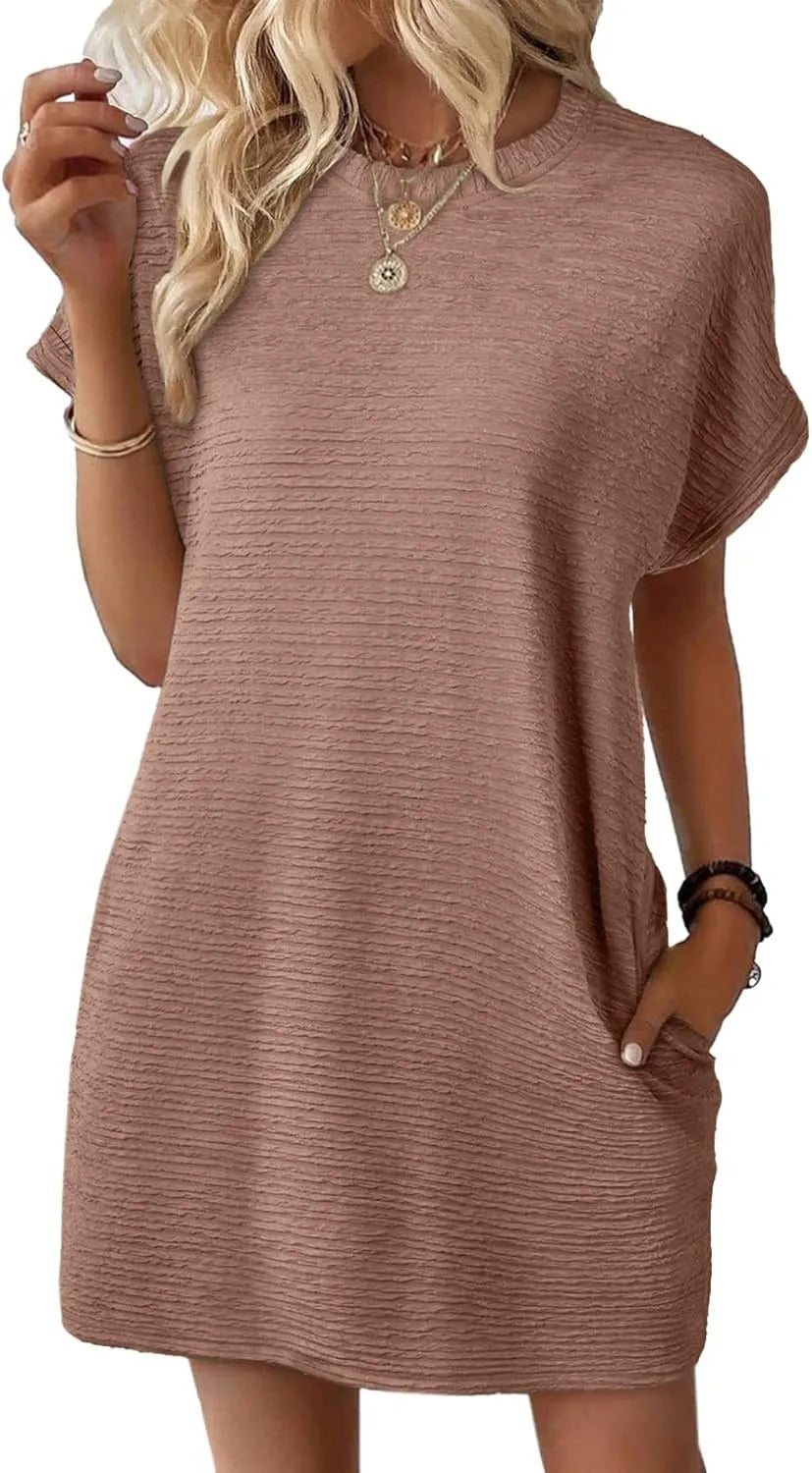 Dame afslappet kortærmet kjole med indvævet teksturmønster og praktiske lommer Stilla