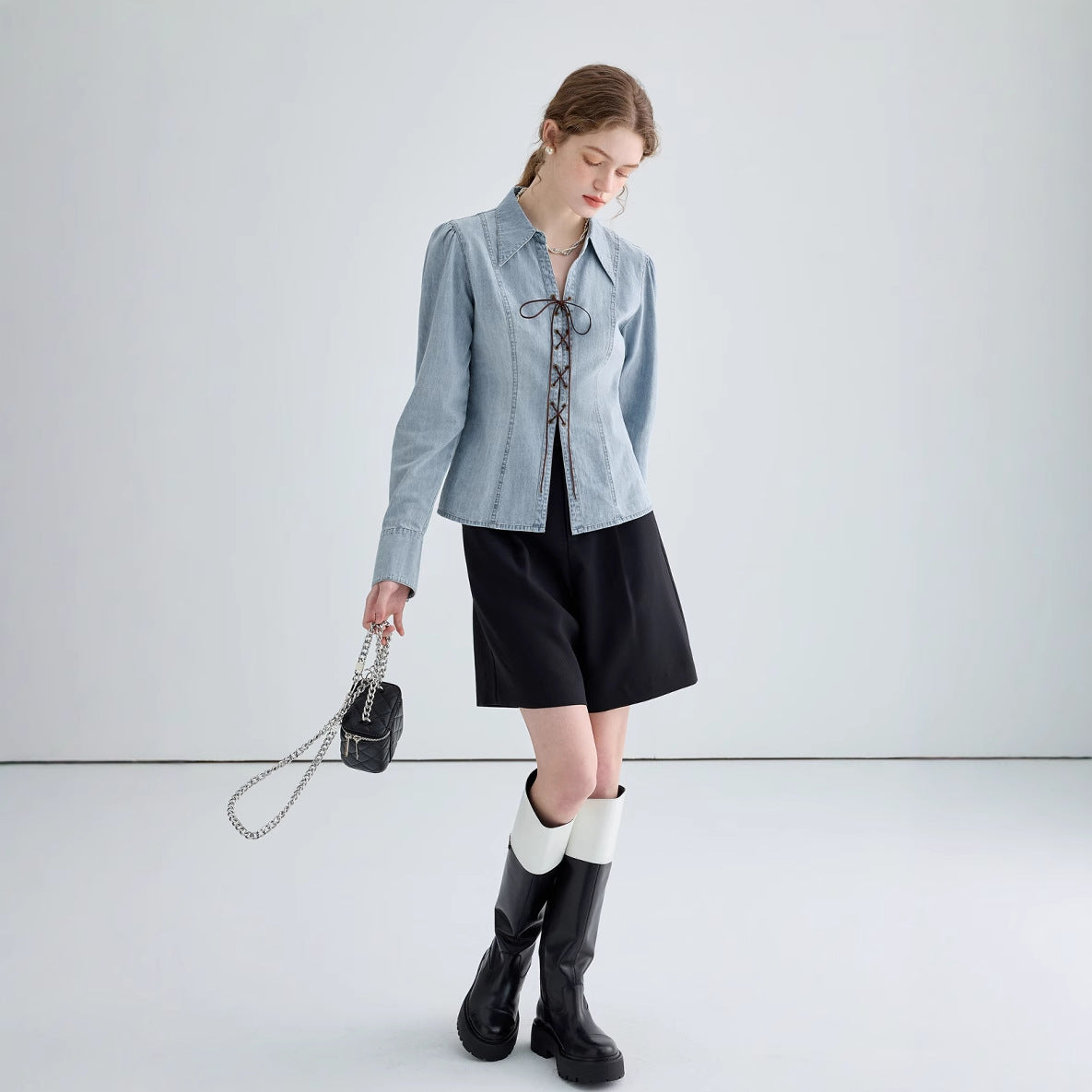 Dame Denim-bluse med historisk snørredetalje og afslappet pasform Stilla