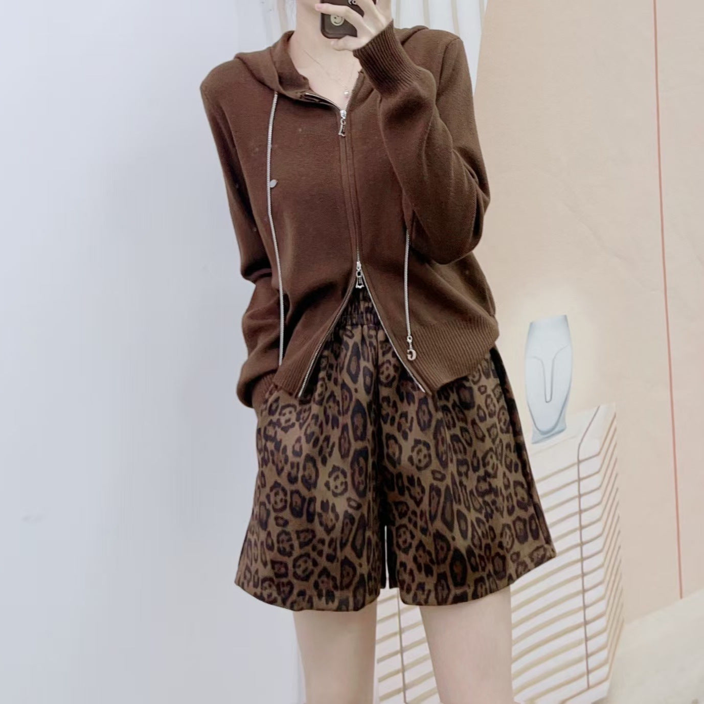 Dame dyremønster shorts med elastisk bund og afslappet pasform Stilla