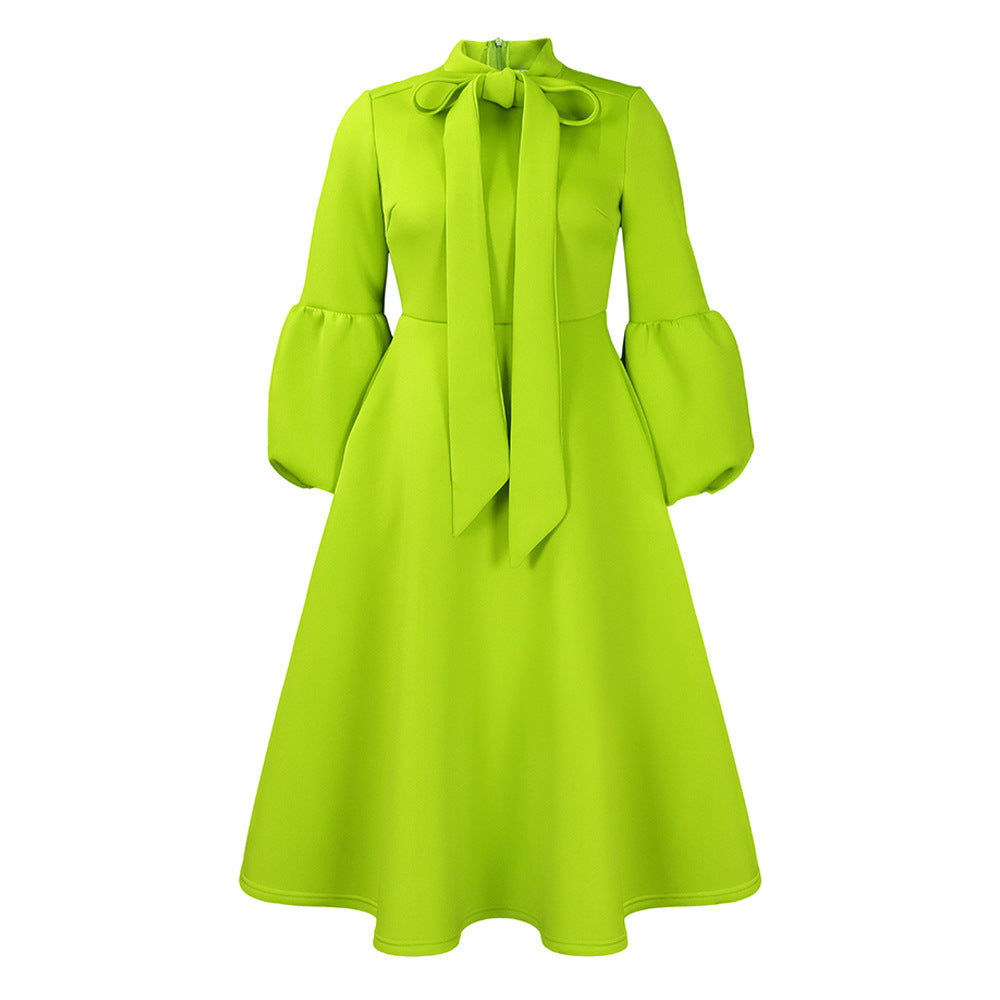 Dame A-linje kjole med generøs sløjfekrave og voluminøse ærmer Stilla