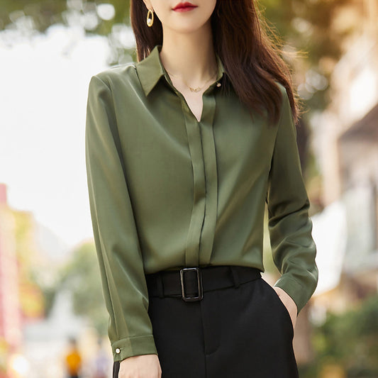 Dame elegant bluse i let satin med moderne knapdetaljer Stilla
